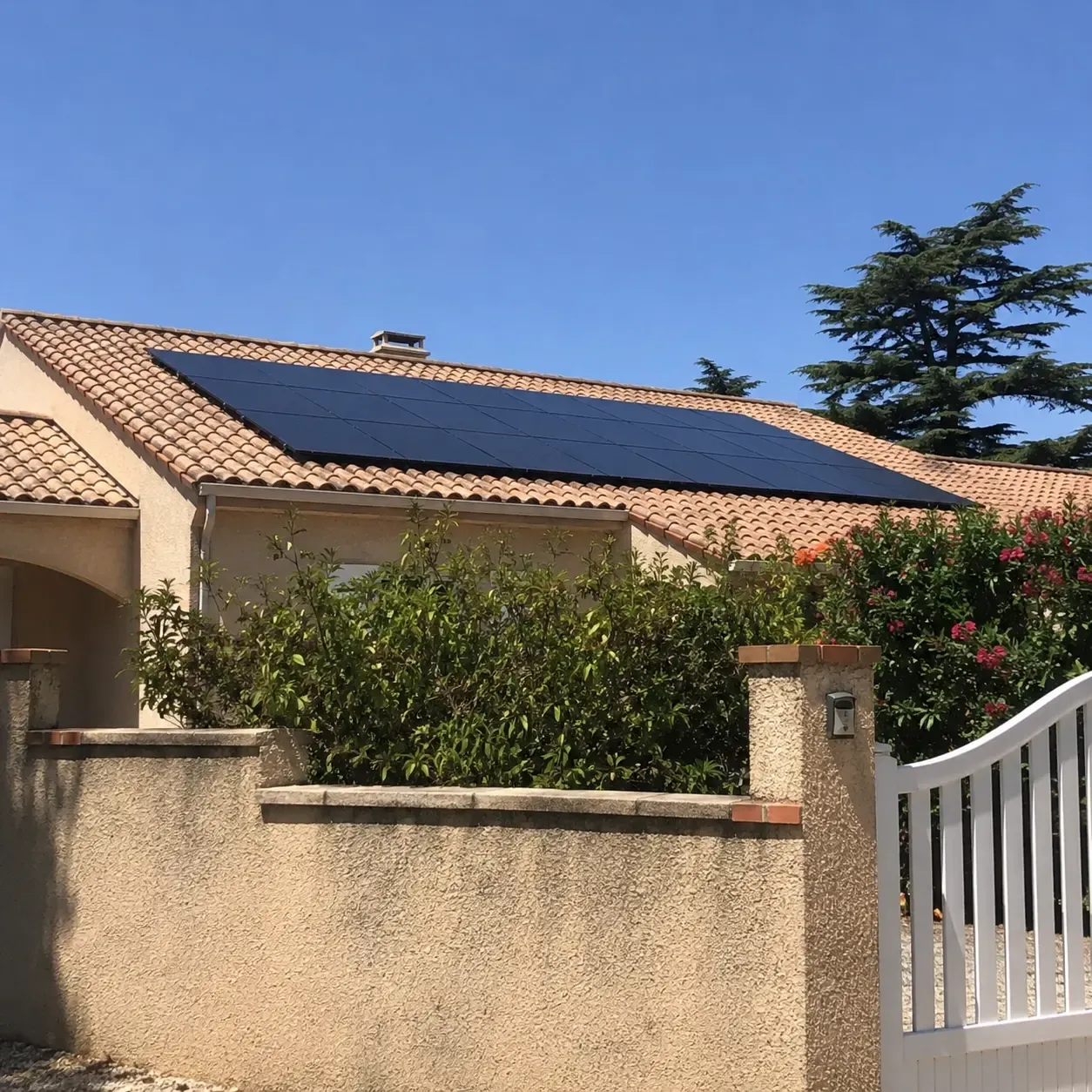 Image installateur panneaux solaires 2 panneaux solaires pv